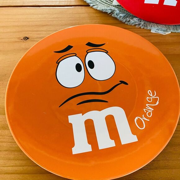 Set of Two Flate plate porcelan red round 11"‎ printed letter M from brazilizno - Picture 4 of 4